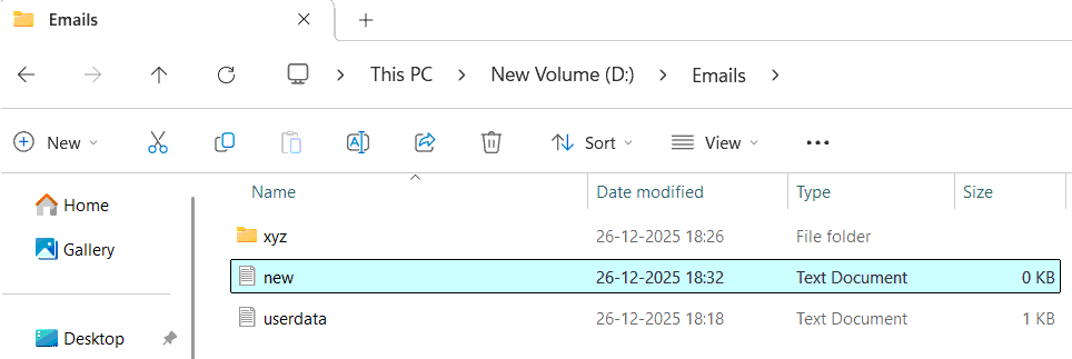 Create file in Docker Volumes